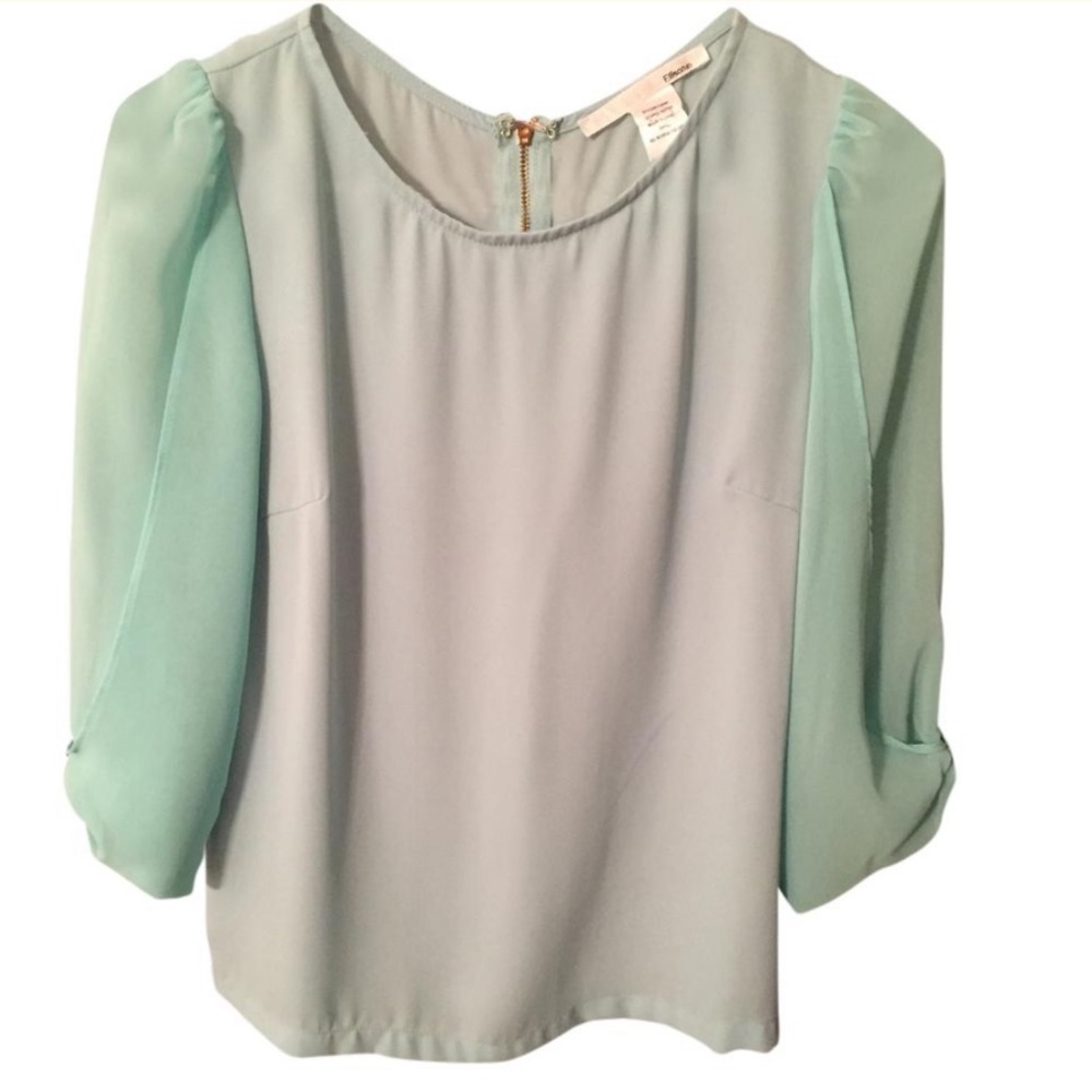 Sexy Green Ellison Blouse with Arm Flare - NWOT - Picture 3 of 8
